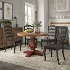 Set da pranzo con piano rotondo in legno massello da 45" e sedie con schienale a pioli alla francese