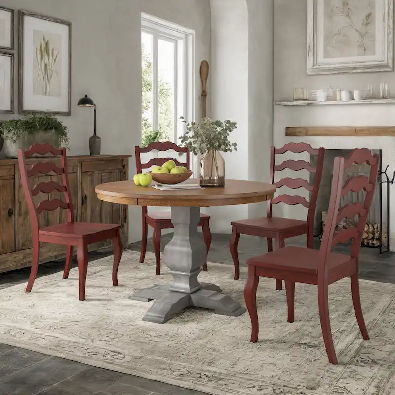 Set da pranzo con piano rotondo in legno massello da 45" e sedie con schienale a pioli alla francese