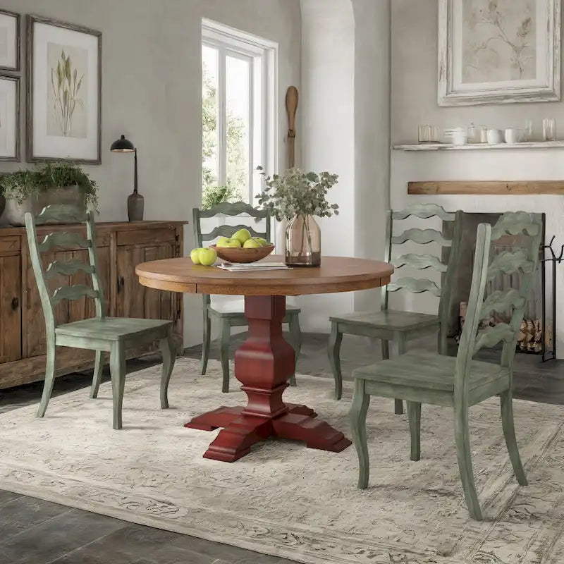 Set da pranzo con piano rotondo in legno massello da 45" e sedie con schienale a pioli alla francese