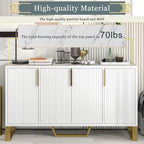 Credenza moderna con quattro ante, maniglie e gambe in metallo e scaffali regolabili per la cucina