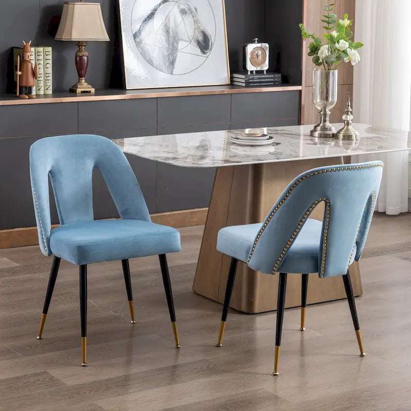 Sedie da pranzo imbottite moderne e contemporanee con borchie e gambe in metallo
