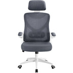 Sedia da ufficio in rete con schienale alto, braccioli ribaltabili e design ergonomico